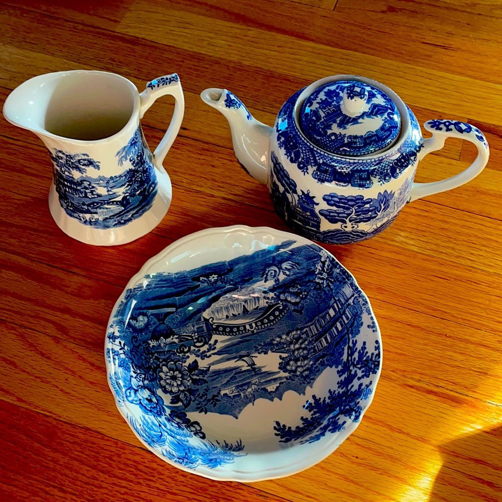 Small pitcher and bowl are Tonquin Alfred Meakin